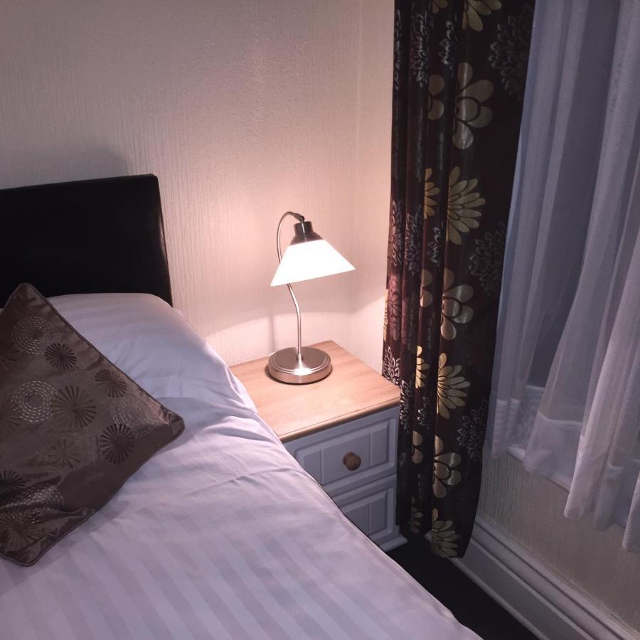 The Beechcliffe Hotel - Over 35'S Only 黑潭 客房 照片